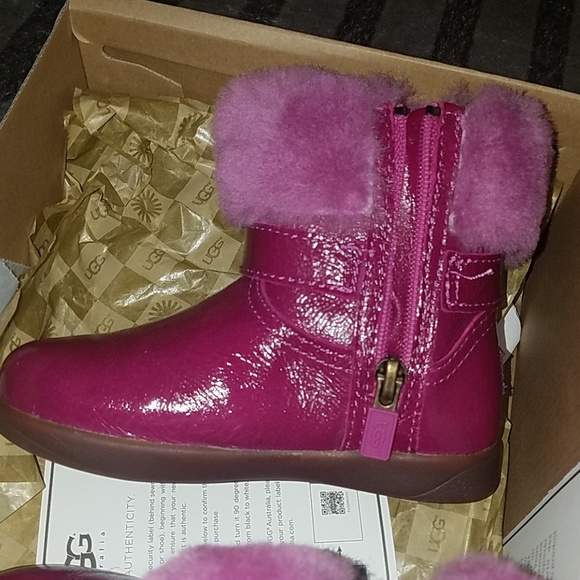 Ugg toddlers for girls - Picture 3 of 8